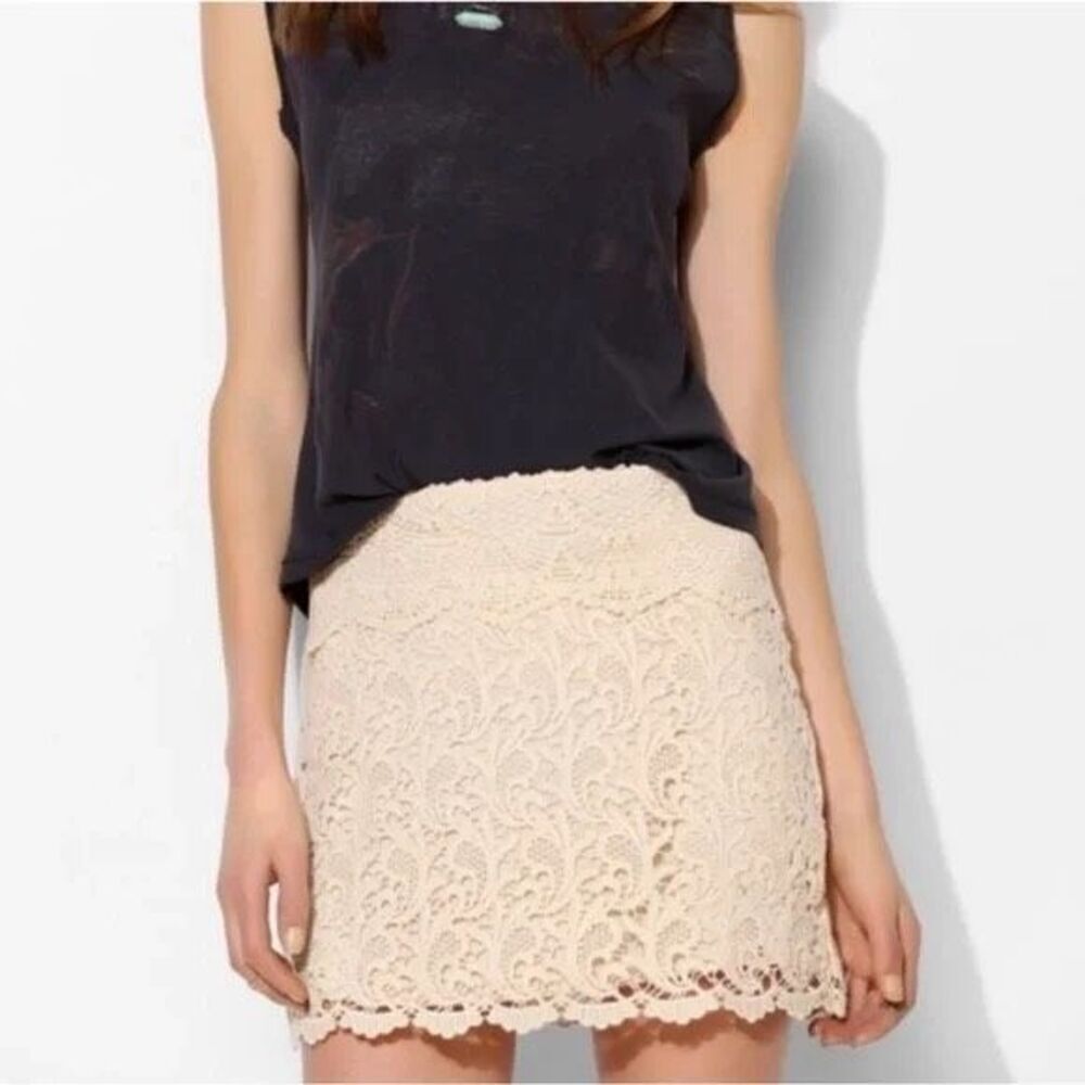 ✨Pins and Needles crochet pencil Sz small skirt cream✨